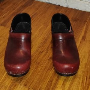 Dansko Professional Cabrio Cordovan size 39 (women's 8)